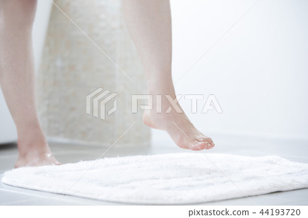 Shower Shower 44193720