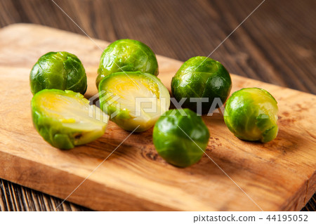 Fresh brussles sprouts 44195052
