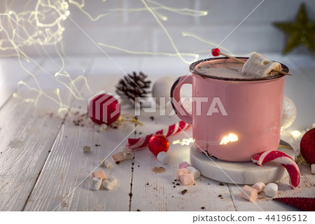 Enamel cup of hot cocoa with mini marshmallows Enamel cup of hot cocoa with mini marshmallows 44196512