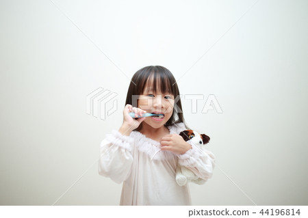 Toothpaste (Oral Care Dental Care Negligee Pajamas White Background Parenting Parenting Lifestyle) Toothpaste (Oral Care Dental Care Negligee Pajamas White Background Parenting Parenting Lifestyle) 44196814
