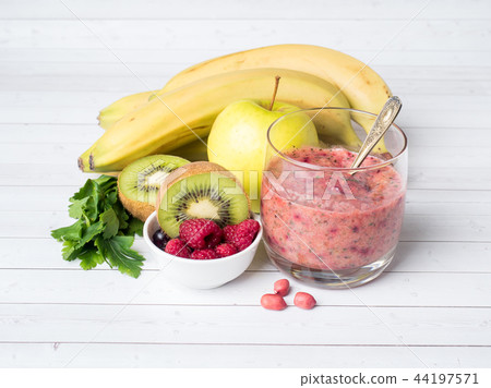 Berry dessert smoothie banana Kiwi Apple Parsley  44197571
