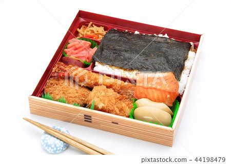 平切的午餐盒 44198479