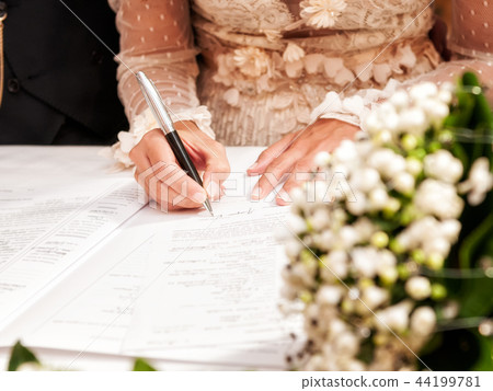 Hands signing during the wedding 44199781