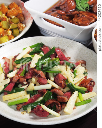 Duck meat and wildrice stir fried  44202610