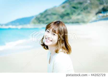 Women Resort 44202729