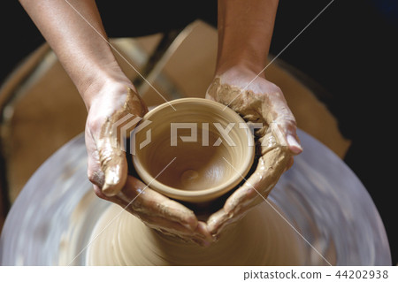 Ceramics class 44202938