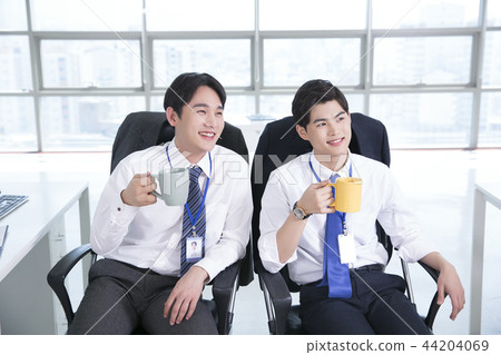 A day of young businessman in the office 117 44204069