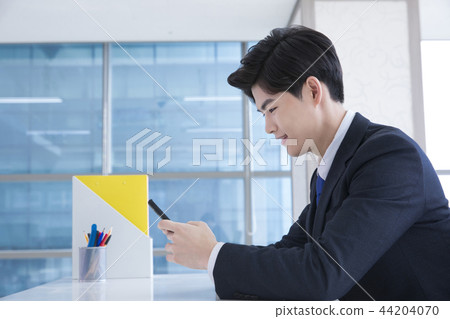 A day of young businessman in the office 036 44204070