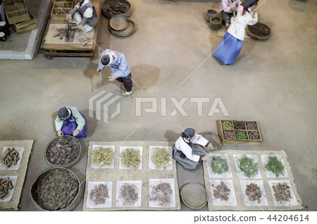Miniuture people, it show the traditional way of life in Korea 012 Miniuture people, it show the traditional way of life in Korea 012 44204614