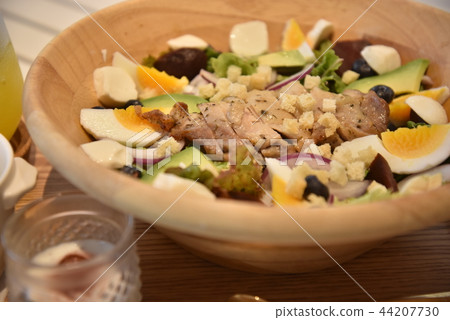 Healthy salad 44207730