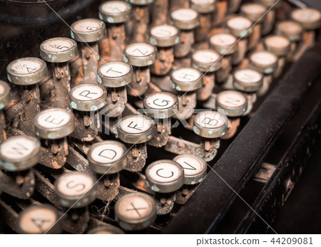 Close up of vintage fashioned typewriting machine. 44209081