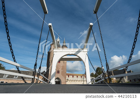 Old south port lift bridge 44210113