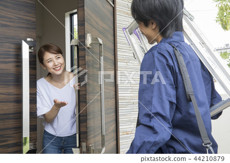 Contractor who visited for repair inspection Contractor who visited for repair inspection 44210879