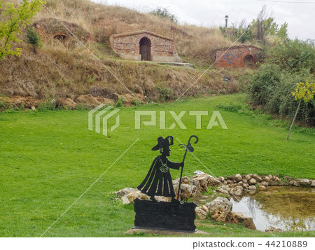 Peregrino - La Virgen del Camino 44210889