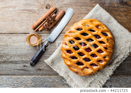 Delicious berry pie 44211725