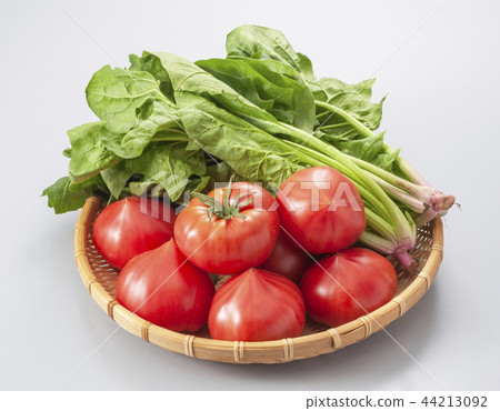 Tomato and spinach 44213092