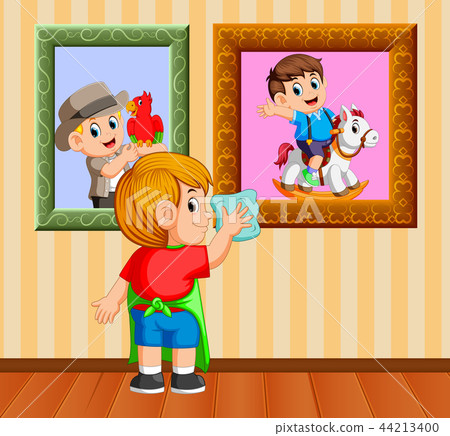 the boy clean up the frame photo with the towel  44213400