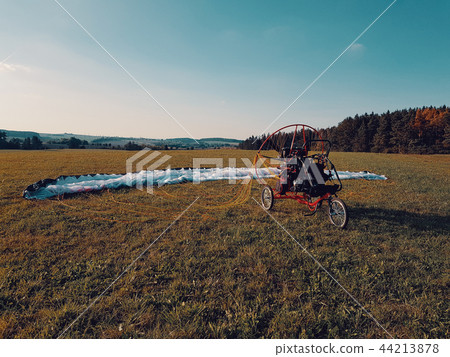 Powered paragliding vehicle 44213878
