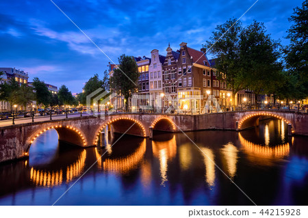 Amterdam canal, bridge and medieval houses in the evening Amterdam canal, bridge and medieval houses in the evening 44215928