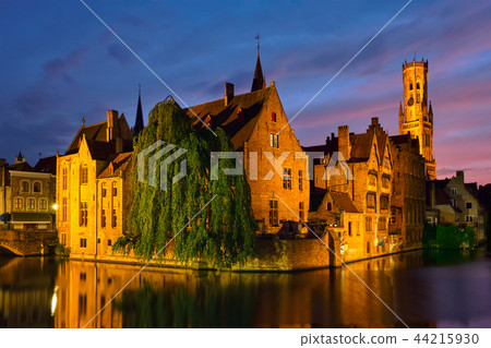 Famous view of Bruges, Belgium Famous view of Bruges, Belgium 44215930