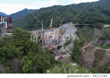 Dam under construction 44217380