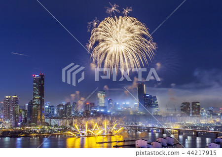 Seoul Fireworks 44217915