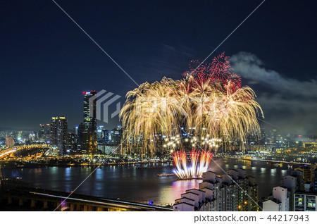 Seoul Fireworks 44217943