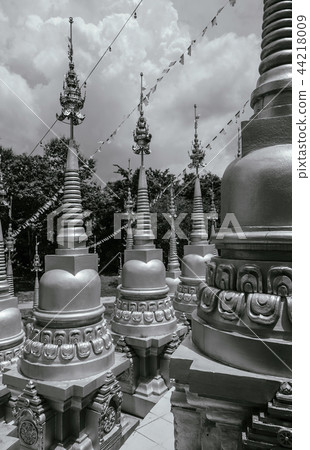 Thai great many pagodas of Wat Pasawangboon 44218009