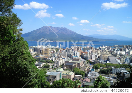 Cityscape of calm Sakurajima and Kagoshima city without eruption 44220072