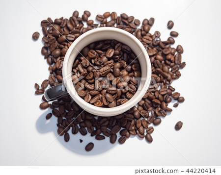 咖啡杯與咖啡豆 44220414