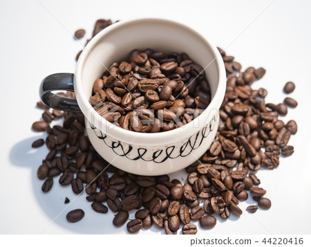 咖啡杯與咖啡豆 44220416