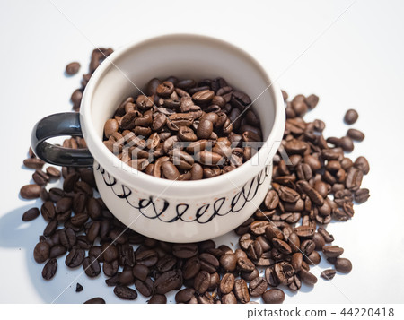 咖啡杯與咖啡豆 咖啡杯與咖啡豆 44220418