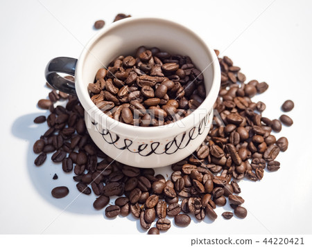 Coffee cup with coffee beans 44220421
