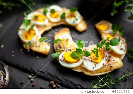 Butter croissant sandwiches Butter croissant sandwiches 44221721