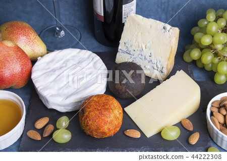 Cheese plate. 5 species of cheese, fruit, nuts. 44222308