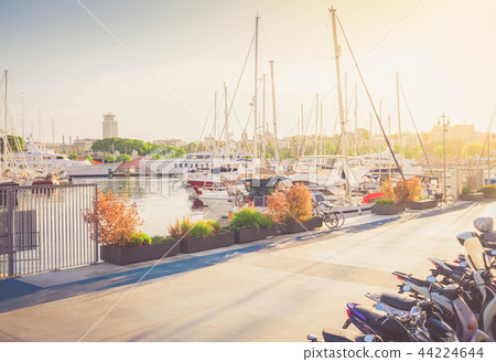 Rambla Maritim, Barcelona, Spain 44224644