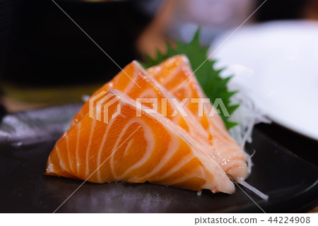 Fresh salmon belly 44224908