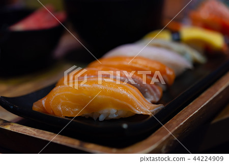 Fresh salmon belly 44224909
