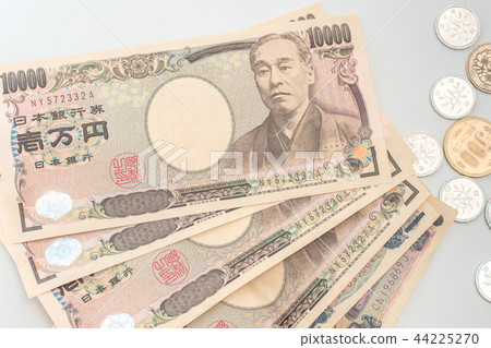 Japanese yen banknotes and Japanese yen coin 44225270