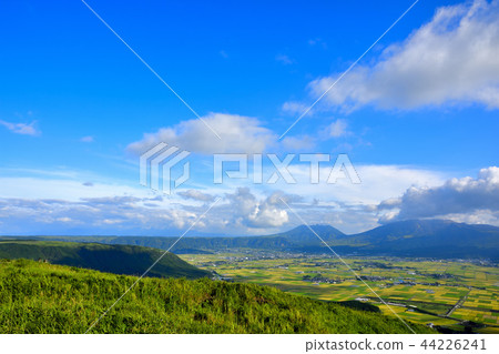 阿蘇·松瑪山(Aso Sommasan),美麗的天空一覽無餘 阿蘇·松瑪山(Aso Sommasan),美麗的天空一覽無餘 44226241