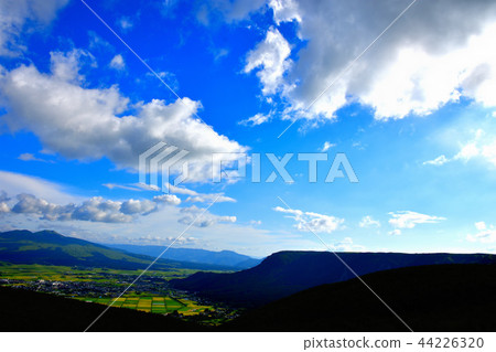 Aso Sommasan, a superb view of the beautiful sky 44226320