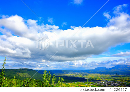 Aso Sommasan, a superb view of the beautiful sky Aso Sommasan, a superb view of the beautiful sky 44226337