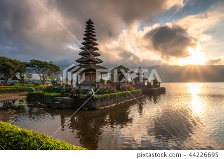 Ancient temple (Pura Ulun Danu Bratan) 44226695