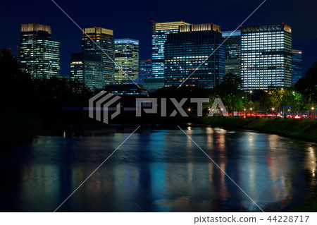 Sakuradamon和丸之內大街的夜景 Sakuradamon和丸之內大街的夜景 44228717