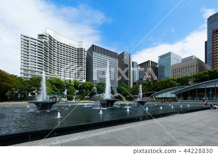 Wadakura噴泉公園和丸之內大廈街,藍天蔓延 Wadakura噴泉公園和丸之內大廈街,藍天蔓延 44228830