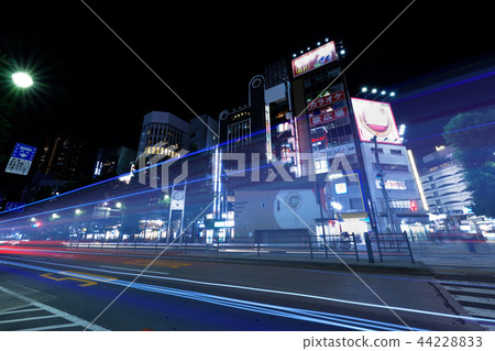 池袋站前的鬧市區 池袋站前的鬧市區 44228833