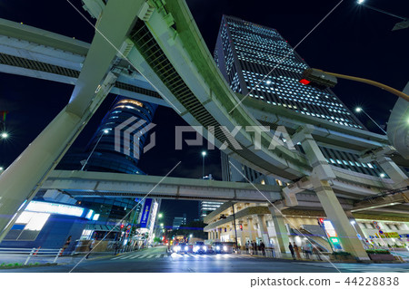 摩天大樓和大都會高速公路 44228838