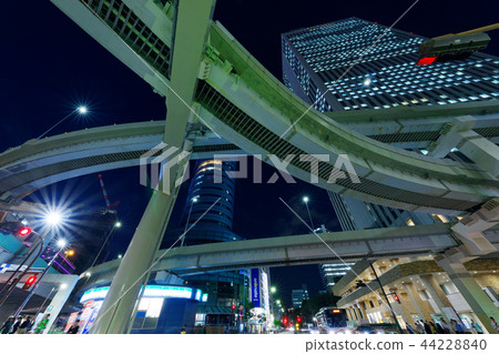 摩天大樓和大都會高速公路 摩天大樓和大都會高速公路 44228840