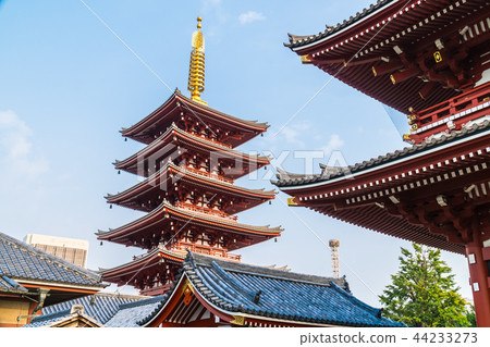 Beautiful architecture building sensoji temple is the famous place for visit in asakusa area Beautiful architecture building sensoji temple is the famous place for visit in asakusa area 44233273