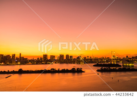 Beautiful architecture building cityscape of tokyo city with rainbow bridge Beautiful architecture building cityscape of tokyo city with rainbow bridge 44233642